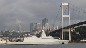 سفن حربية مصرية تعبر الحدود التركية