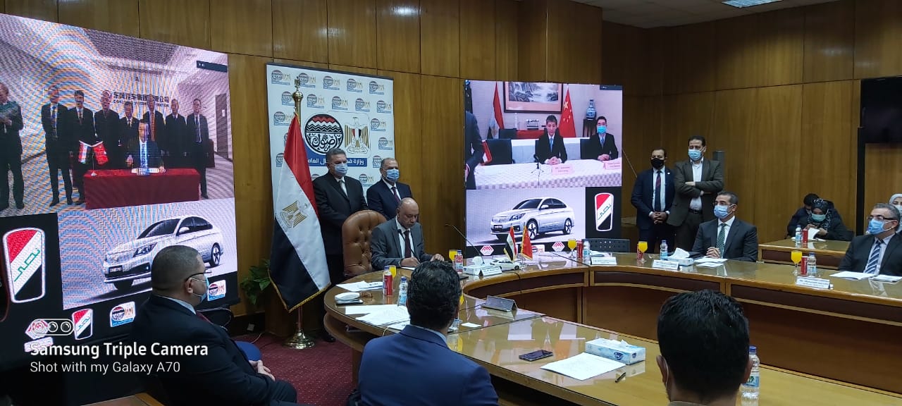 وزير قطاع الاعمال هشام توفيق يشهد توقيع التعاقد