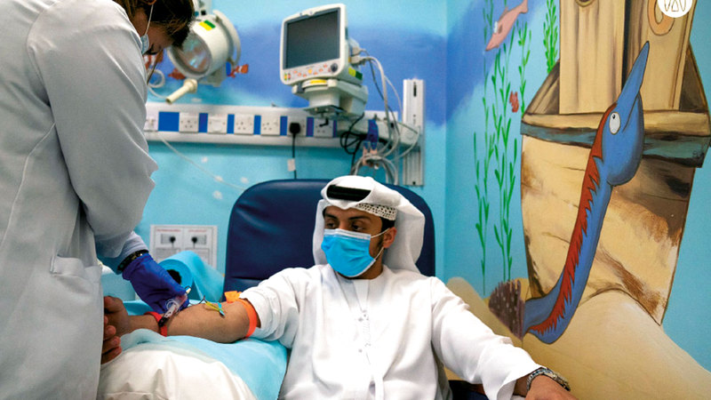 التطعيم بلقاح كورونا في الإمارات