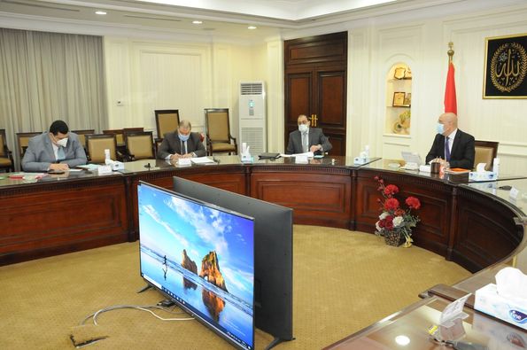 وزير الإسكان ومستشار الرئيس للتخطيط العمراني يتابعان خطط التنمية بالبحر الأحمر