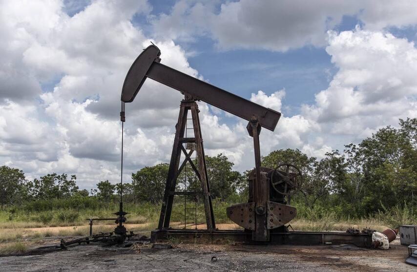 إستقرار أسعار النفط اليوم بدعم زيادة دون المتوقع للمخزونات الأميركية