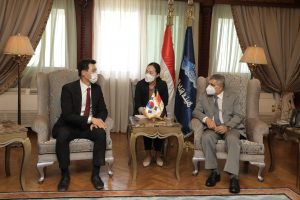 مصر تبحث مع كوريا الجنوبية التعاون المشترك في تطوير الترسانات والبنية التحتية