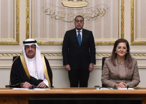 الحكومة توقع اتفاقية بشأن استثمار صندوق الاستثمارات العامة السعودي في مصر