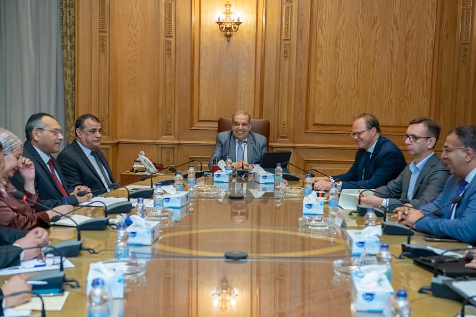 محمد أحمد مرسي وزير الدولة للإنتاج الحربي وChristian Thoenes رئيس مجلس إدارة شركة "DMG MORI"