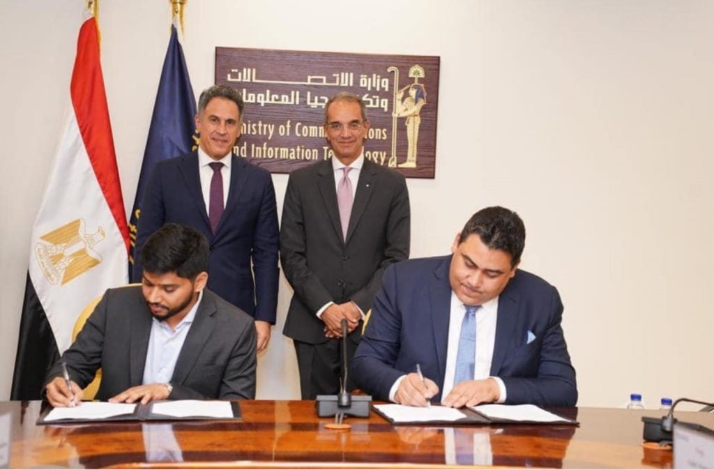توقيع اتفاقية المصرية للاتصالات