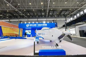 في الصورة الملتقطة يوم 16 نوفمبرعام 2022 طائرة شحن صينية بدون طيار مطورة محليا (تيبي 500) تُعرض في معرض مدينة العلوم والتكنولوجيا الصينية (ميانيانغ) الدولي الـ10 للتكنولوجيا العالية في مدينة ميانيانغ بمقاطعة سيتشوان في جنوب غرب