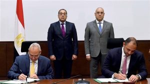 رئيس الوزراء يشهد توقيع عقدي شراكة لفندقين في "مثلث ماسبيرو" و"سور مجرى العيون"