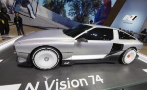سيارة هيونداي إن فيجن 74 تعمل بخلايا وقود الهيدروجين شوهدت خلال المعرض الكندي الدولي للسيارات لعام 2023 في تورنتو، كندا يوم 17 فبراير 2023.