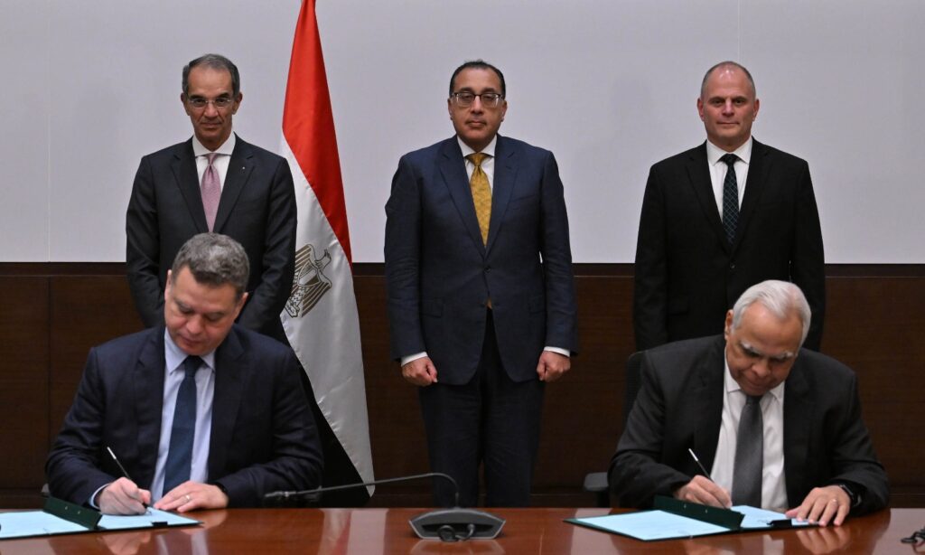 رئيس الوزراء يشهد توقيع مذكرة تفاهم للتوسع في التكنولوجيات المتقدمة بمركز شركة "سيمنز" في مصر