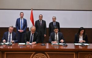 مصر توقع مع أكوا باور السعودية اتفاقية بشأن مشروع لطاقة الرياح بـ1.5 مليار دولار