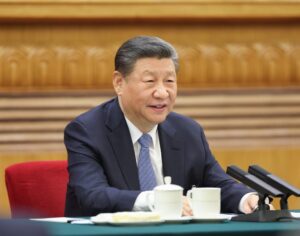 في الصورة الملتقطة يوم 5 مارس 2024، الرئيس الصيني شي جين بينغ، وهو أيضا الأمين العام للجنة المركزية للحزب الشيوعي الصيني، يشارك في مداولة مع زملائه النواب من وفد مقاطعة جيانغسو خلال الدورة الثانية للمجلس الوطني الـ14 لنواب الشعب الصيني، المنعقدة في العاصمة الصينية، بكين.