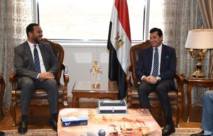 وزير الشباب والرياضة يبحث التعاون مع الشركة المصرية للاتصالات (we)