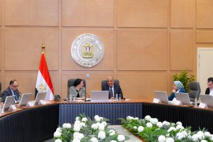 محمود عصمت وزير الكهرباء والطاقة المتجددة، الدكتورة ياسمين فؤاد وزيرة البيئة