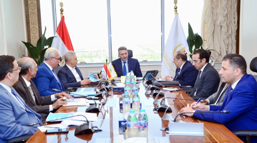 نائب وزير التموين يجتمع مع شركة "فيرنبرو جلوبال للاستثمار" وشركة GRG والشركة القابضة للصناعات الغذائية