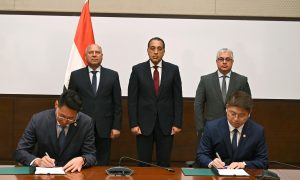 توقيع عقد مشروع إقامة مجمع صناعي متكامل لإنتاج مستلزمات الطاقة الشمسية بالسخنة