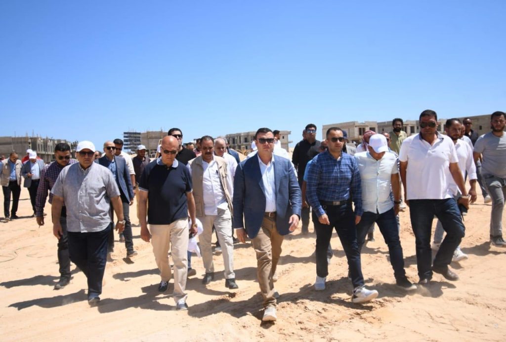 وزير الإسكان يتفقد مشروع بحيرات نيو مارينا والطرق والمداخل بـ "مارينا الساحل الشمالي"