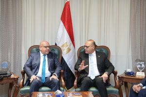 وزير العمل يلتقي وفدًا من شركة " يزاكي مصر للأنظمة الكهربائية"